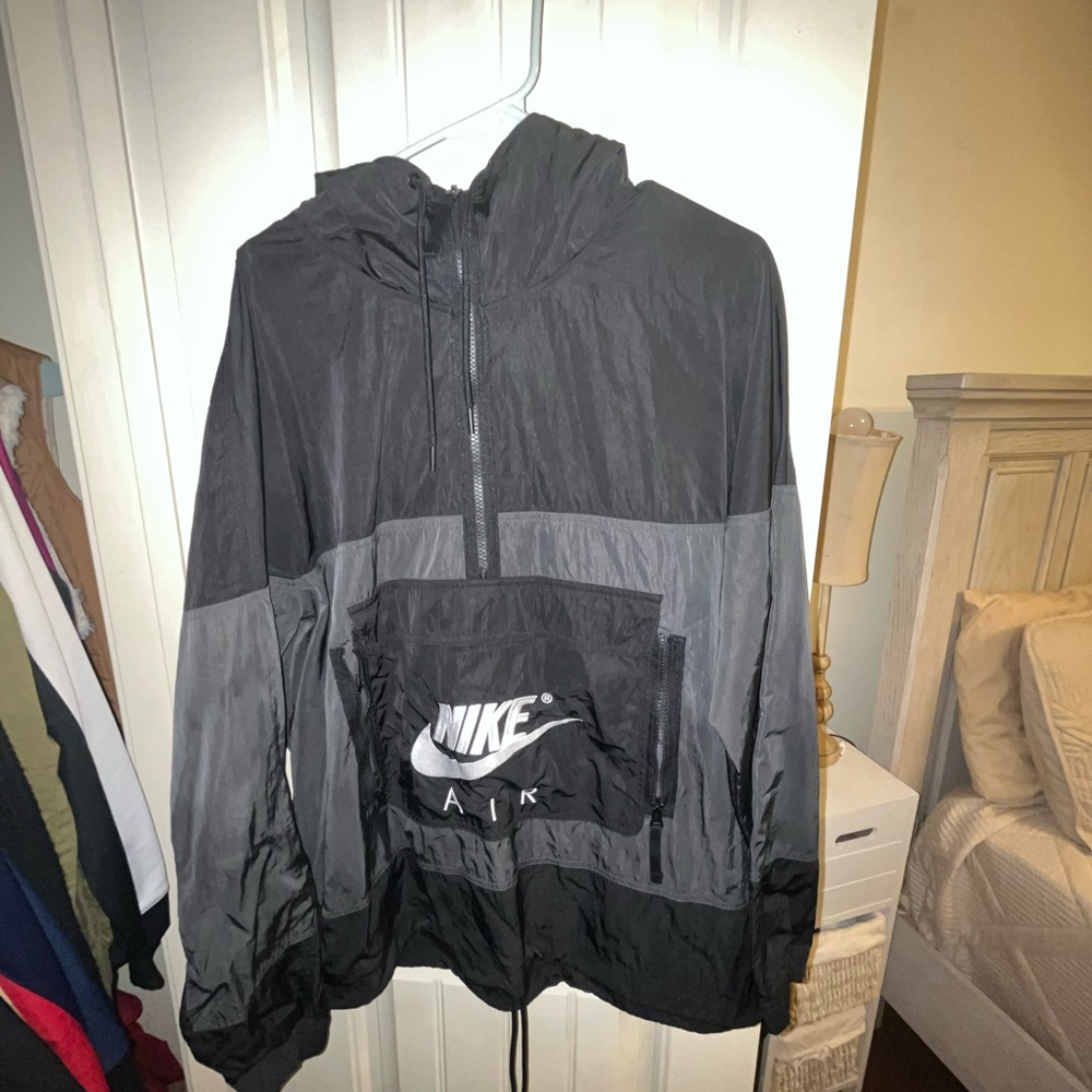 Men’s 2XL Nike Sweatshirt (windbreaker) material